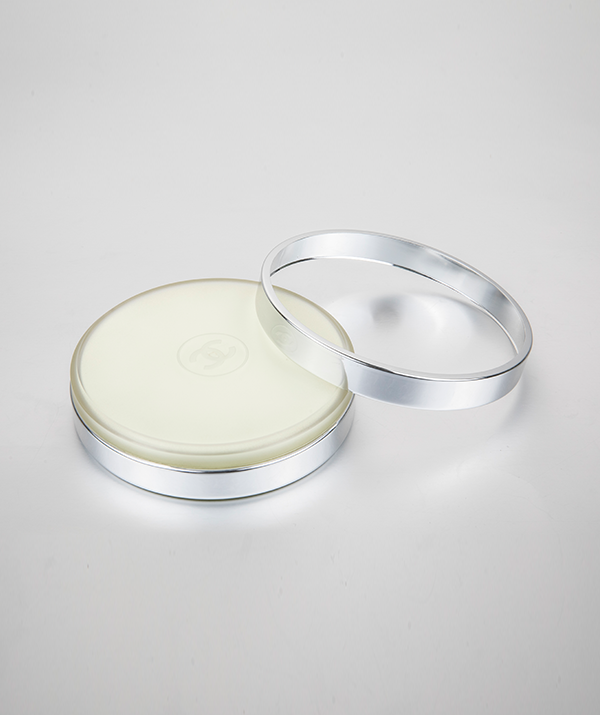 The concept of impermeability and its impact on the preservation of makeup products